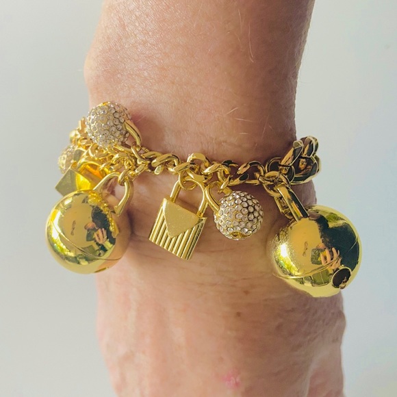 💋Michael Kors Gold Tone Emblem Chain Bracelet - Picture 2 of 4